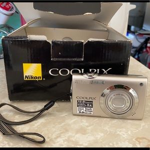 Nikon coolpix S4000 touch screen camera